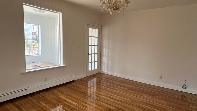 Building Photo - 48 Buckley St