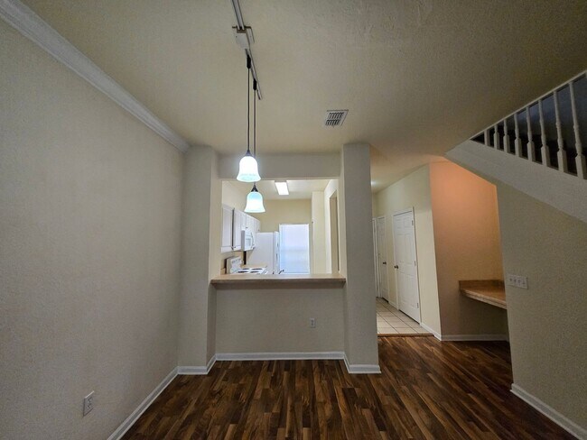 Building Photo - 2/2.5 Townhome in Magnolia Place