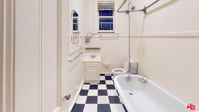 Building Photo - 487 43rd St