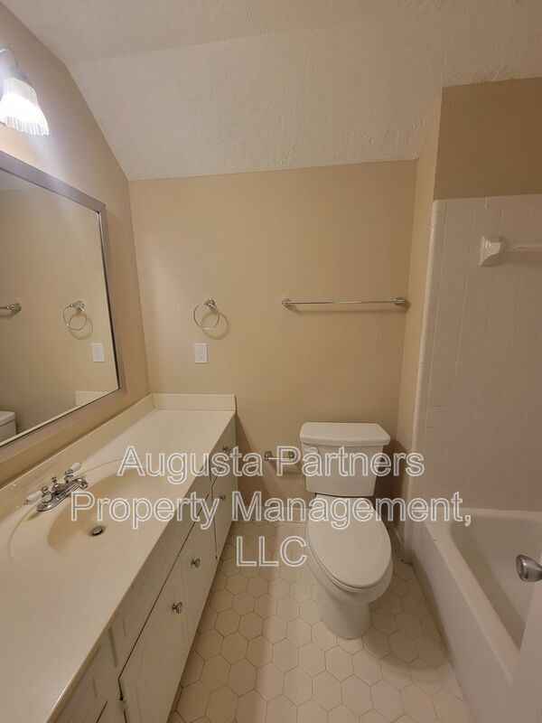 Building Photo - 288 Wakefield Ln S