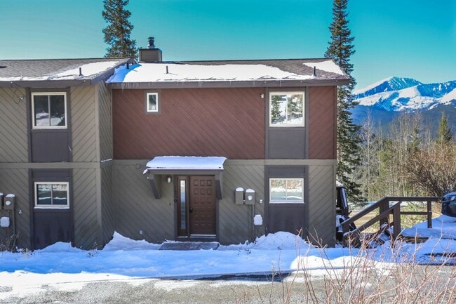 Building Photo - Amazing views! On bus route! 1 Year Lease!