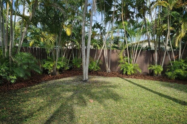 Building Photo - 1405 NE 17th St