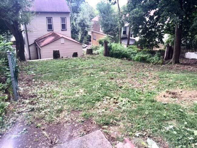 Building Photo - *** Gorgeous Mt. Washington Three Bedroom House * Fully Renovated * Near Grandview Ave * Pet Frie...