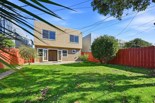 Building Photo - 72 Huntington Dr