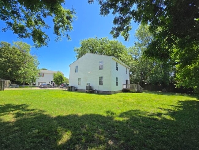 Building Photo - 313 S Curry St