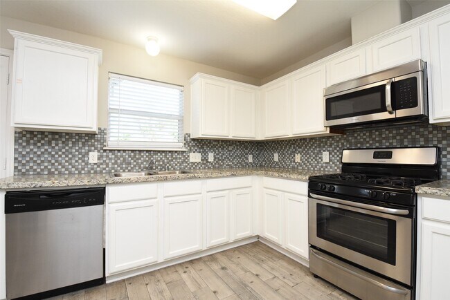 Building Photo - 21603 Falvel Lake Dr