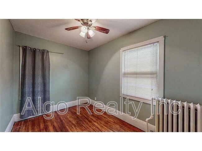 Building Photo - 609 Snelling Ave N