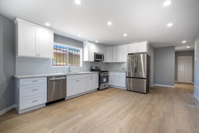 Building Photo - 1049 W 62nd St