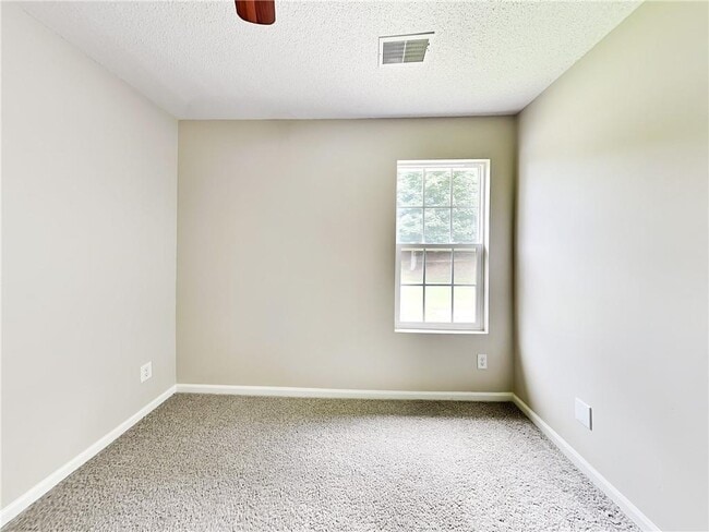 Building Photo - 220 Ashland Manor Dr