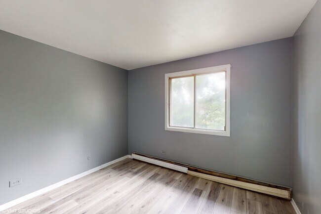 Building Photo - 2432 Waterbury Dr