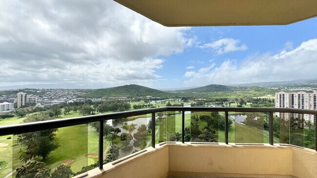 Building Photo - HIGHLY DESIRABLE 2 BED/2 BATH SPECTACULAR ...