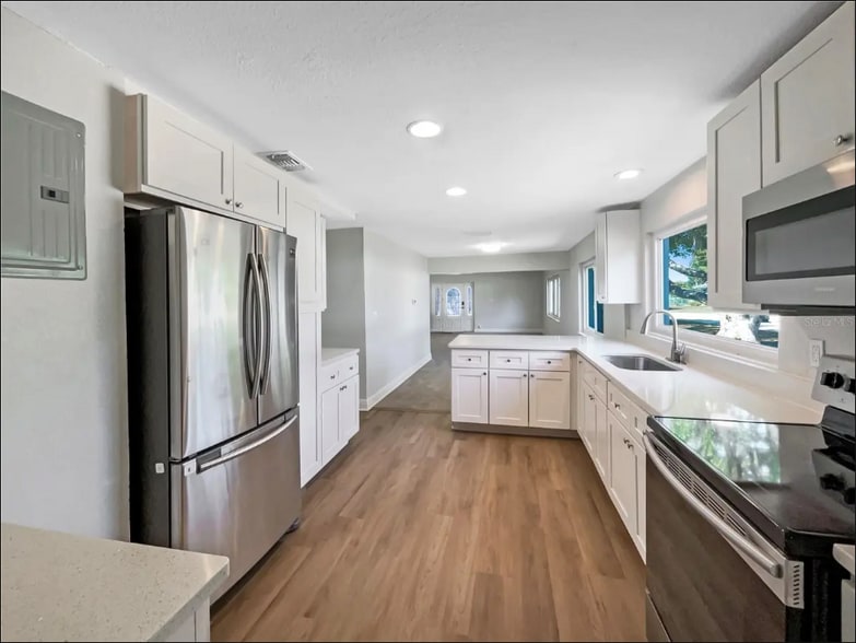 Building Photo - 370 E Waldo St