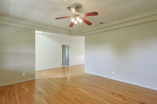 Building Photo - 5BR Home in Ramona Country Estates with Pool & Views