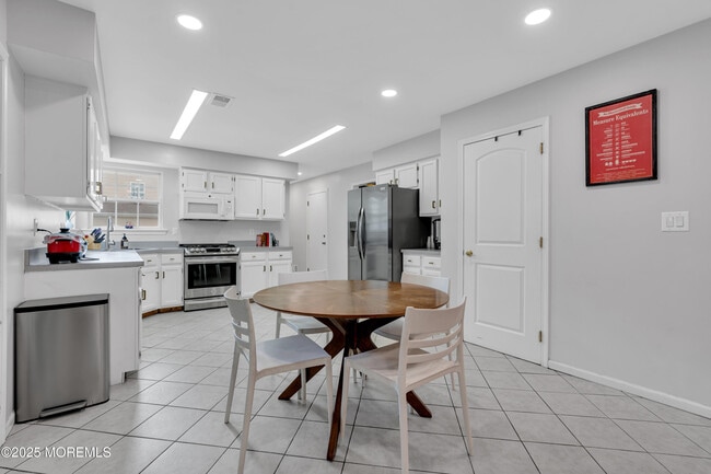 Building Photo - 210 Wingate Ct