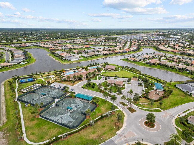 Building Photo - 680 SE Villandry Way