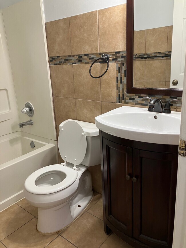 Building Photo - 7054 Foxhall Dr