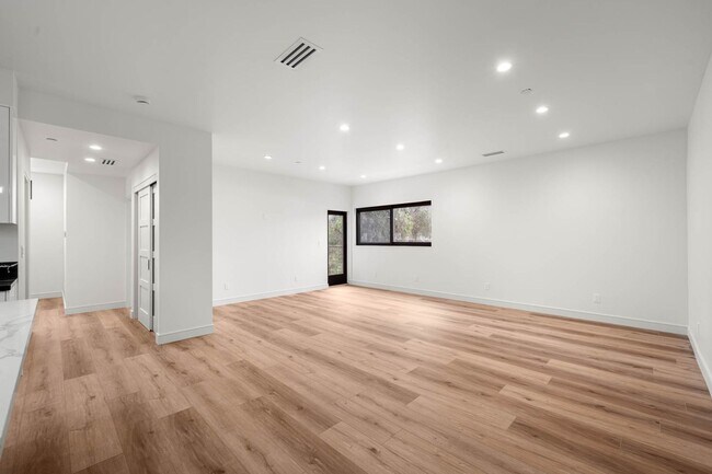 Building Photo - 1920 S Sherbourne Dr