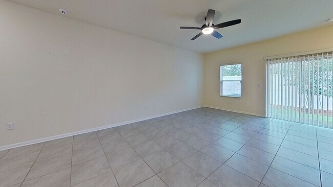 Building Photo - Jacksonville Townhome w/ Garage, Spacious Bedrooms & In-Unit Washer/Dryer