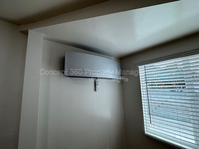 Building Photo - 5762 Cedar Ave