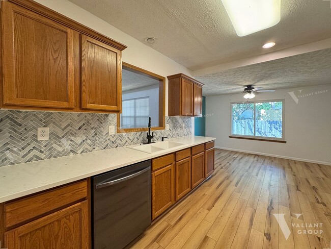 Building Photo - Spacious 3-Bedroom, 2-Bath in Sequiota Nei...