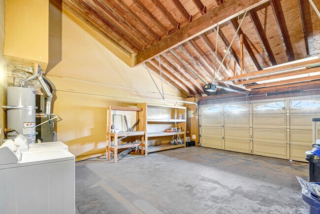 Building Photo - Stunning Upland Abode