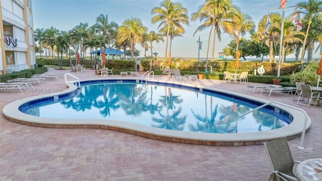 Building Photo - 328 N Ocean Blvd