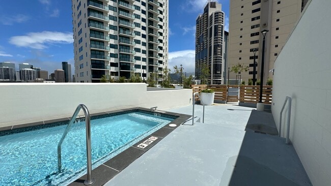 Building Photo - Epitome of modern urban living in the vibrant heart of Kaka'ako 2 Bed 2 Bath 2 PK