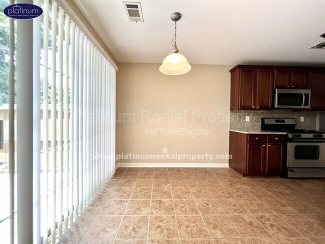 Building Photo - 1751 Bentridge Dr