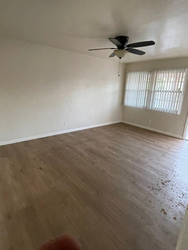 Living Room - 18609 Mettler Ave