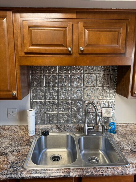 Building Photo - 1414 Deerpond Ln