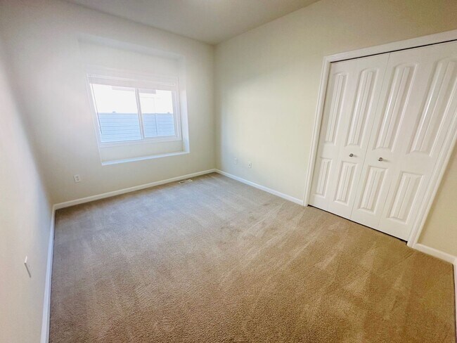 Building Photo - Exceptionally maintained Single level 3 bedroom home available soon!