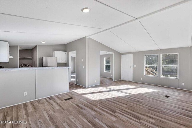 Building Photo - 185 Paradise Ln