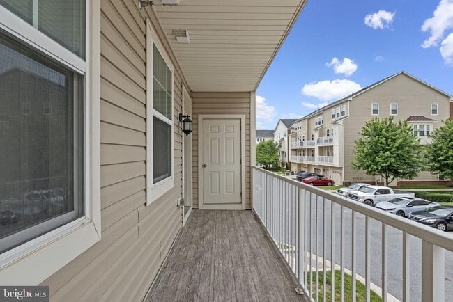 Building Photo - 7131 Beaumont Place