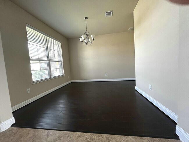 Building Photo - 307 Maverick Run Ct