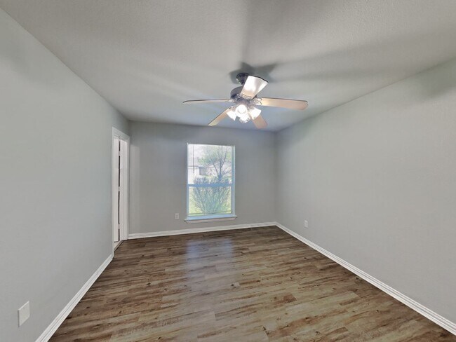 Building Photo - Coming Soon! 4BR/3BA | Updated Single Family Home | Fenced  yard | In Grand Prairie!