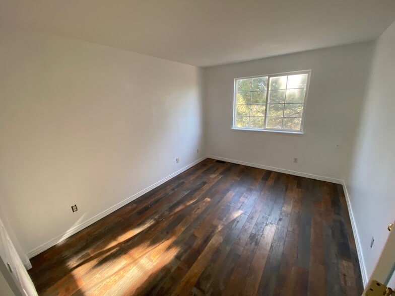 Building Photo - 627 S Depew St