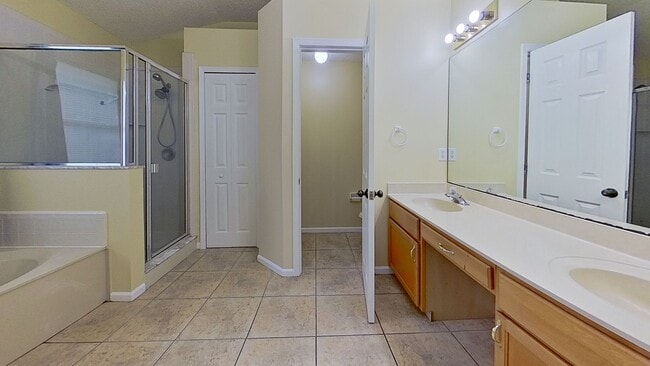 Building Photo - Welcome home - Charming 3 Bedroom in Hatton Chase!