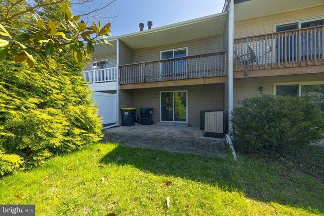 Building Photo - 3206 Emerald Pl