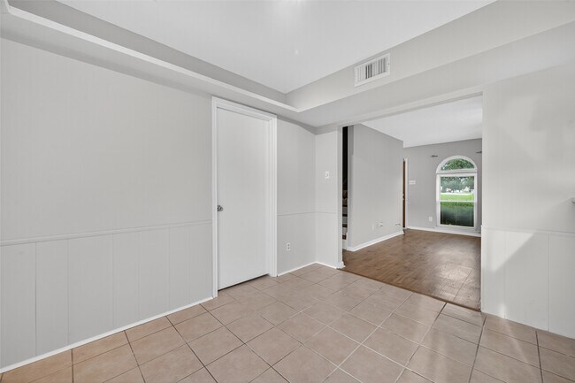Building Photo - 1445 Bonanza Rd