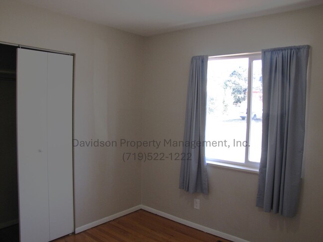 Building Photo - Updated 5 Bedroom House in Central Colorad...
