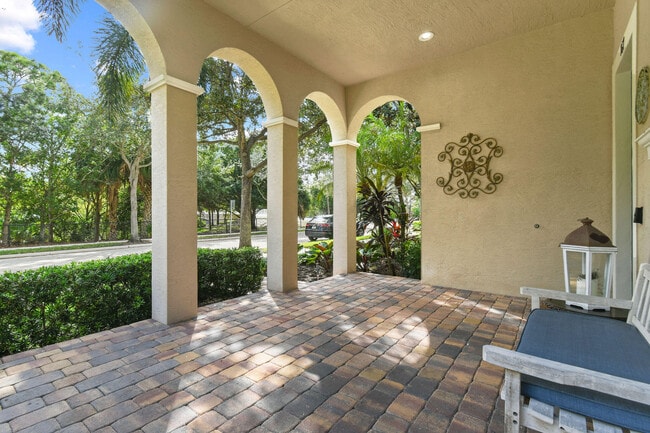 Building Photo - 167 Arklow Ave