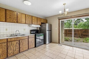 Building Photo - 342 Fairway S