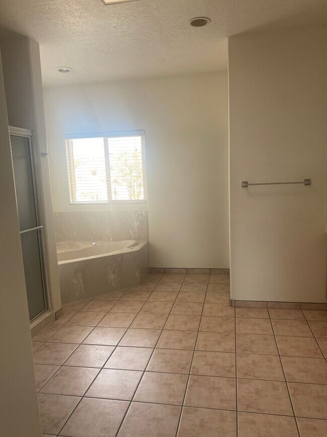 Building Photo - 6045 Matamoros Rd NE