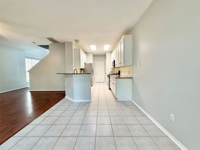 Building Photo - 23 Blue Creek Pl