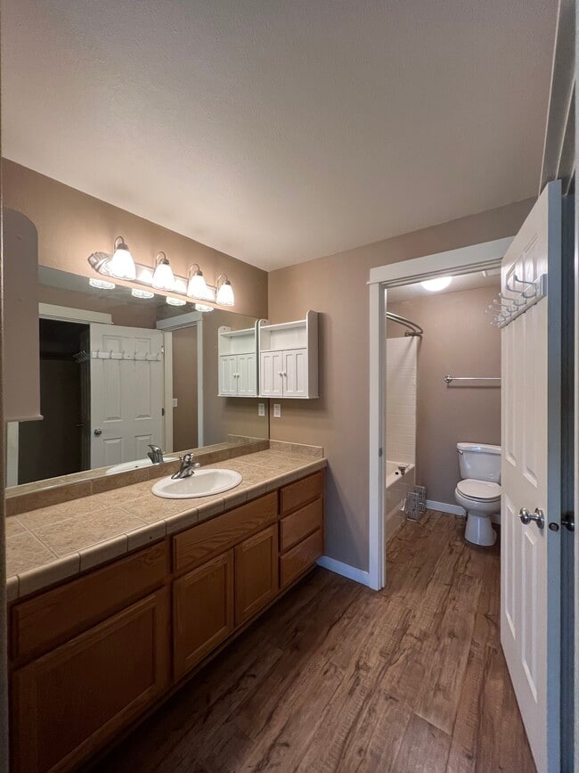 Building Photo - 4412 Valencia Dr