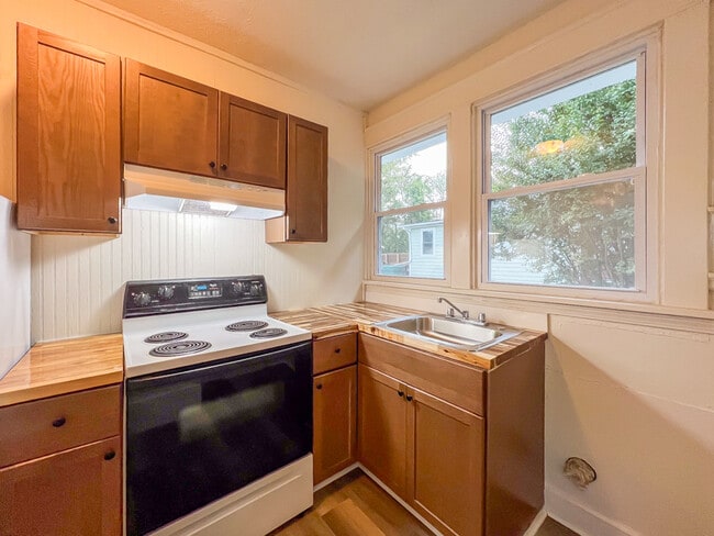 Building Photo - 1808 Fairfax Ave