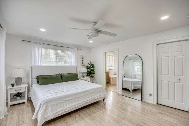 Building Photo - 1403 W Wickham Cir