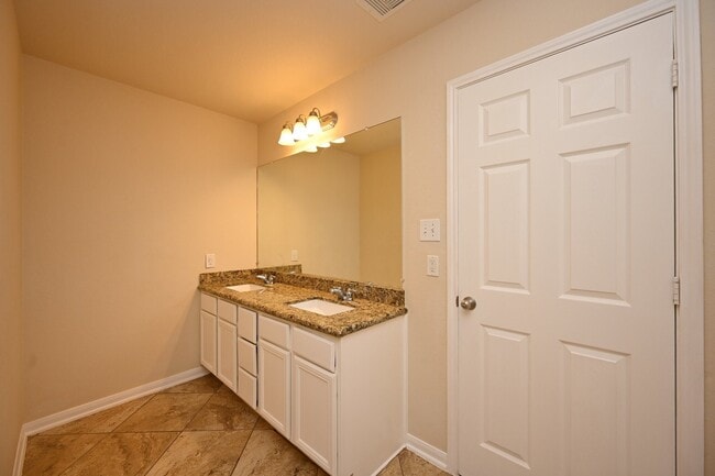 Building Photo - 3111 Keystone Square Ln