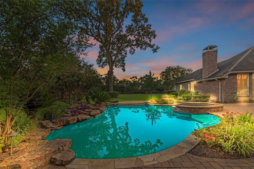 Building Photo - 19309 Whispering Grove E