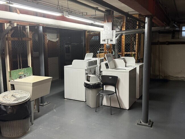 Building Photo - 4 Longwood Dr